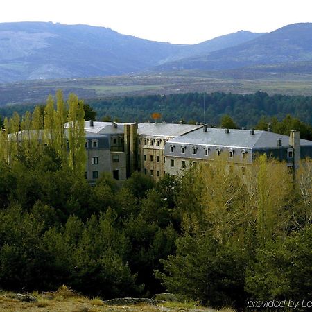 Parador De Gredos Наварредонда-де-Ґредос Екстер'єр фото