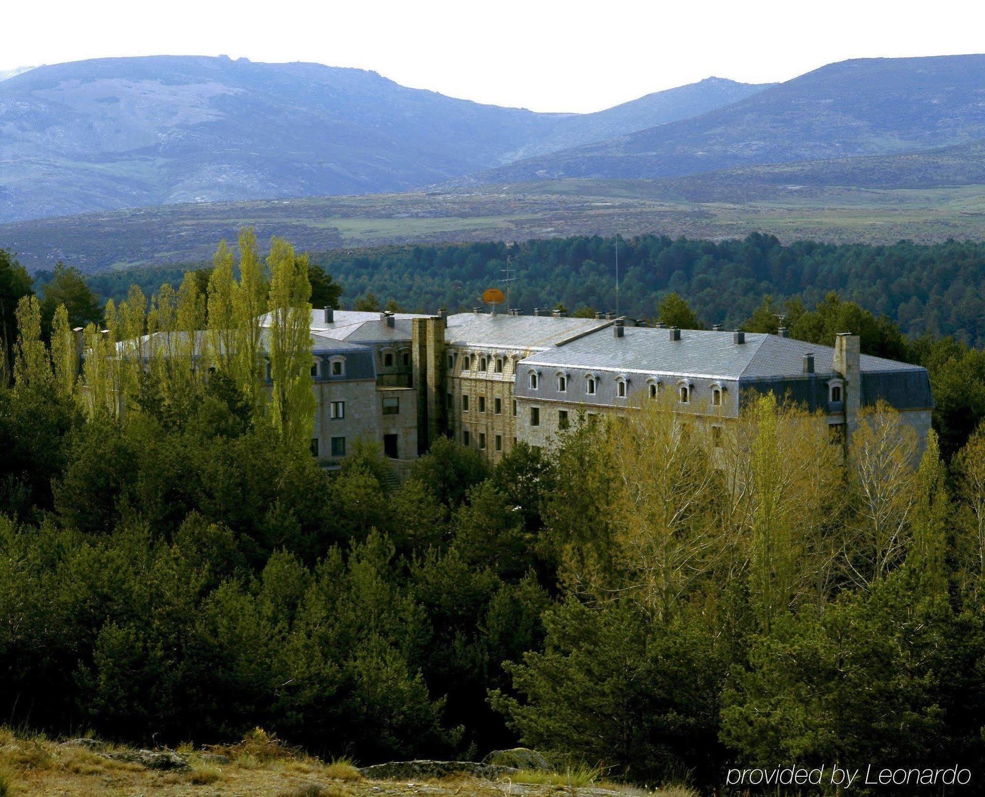 Parador De Gredos Наварредонда-де-Ґредос Екстер'єр фото